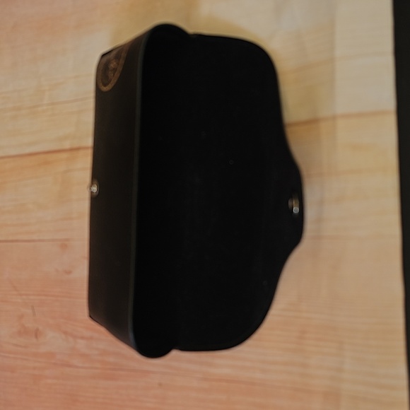 Rayban case - Picture 3 of 3